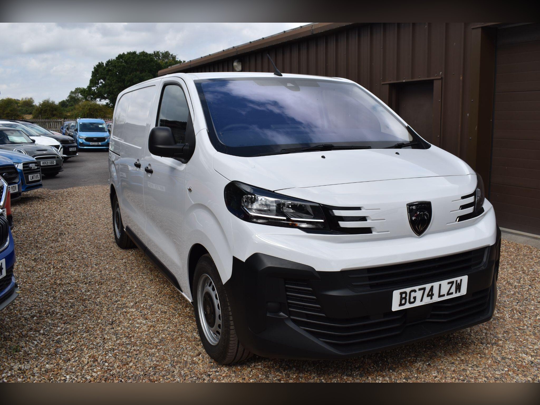 Peugeot E-Expert dealer public-web source image